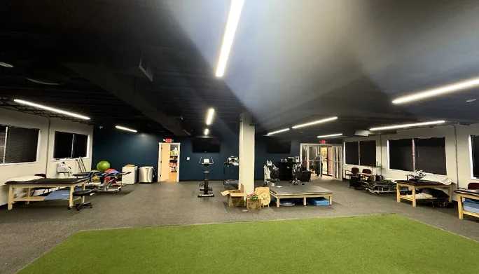 Treatment and exercise area at the Mid-County Physical Therapy Lake Ridge clinic